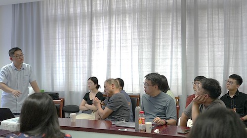 陈威教授与师生交流掠影